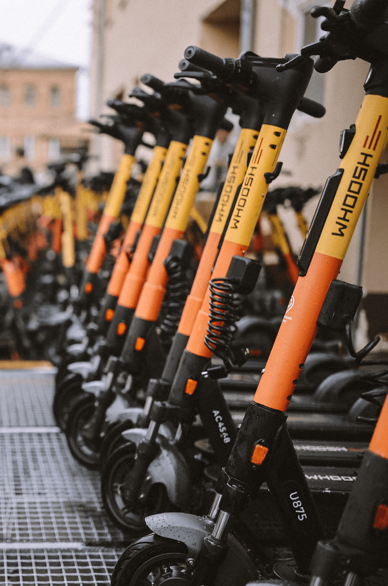 Самокаты на парковке